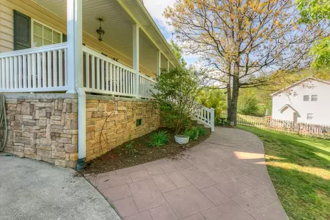 10102 Rolling Wind Dr, Soddy Daisy, TN 37379 photo 3