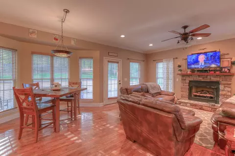 10102 Rolling Wind Dr, Soddy Daisy, TN 37379 photo 6