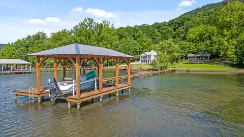 11020 Mullins Cove Rd, Whitwell, TN 37397