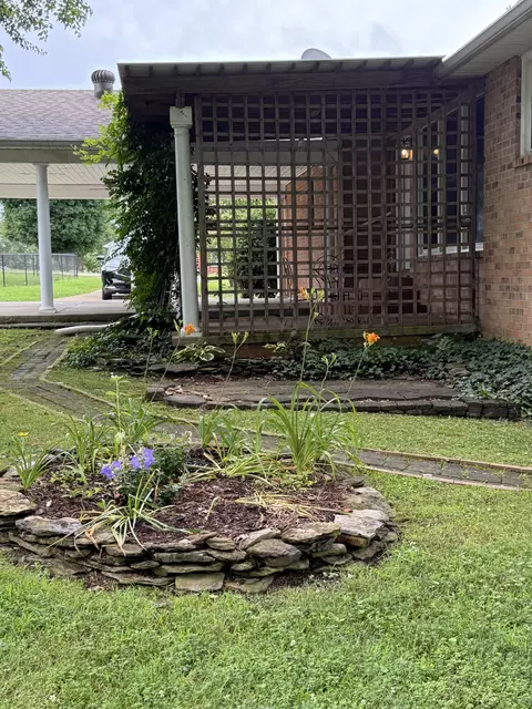 Exterior - 305 E Overhill Dr, Dickson, TN 37055 photo 16 of 18