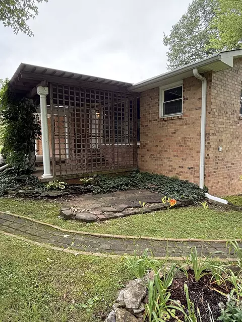 Exterior - 305 E Overhill Dr, Dickson, TN 37055 photo 15 of 18