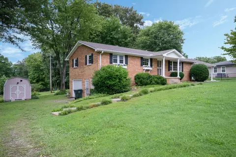 Exterior - 305 E Overhill Dr, Dickson, TN 37055 photo 3 of 18