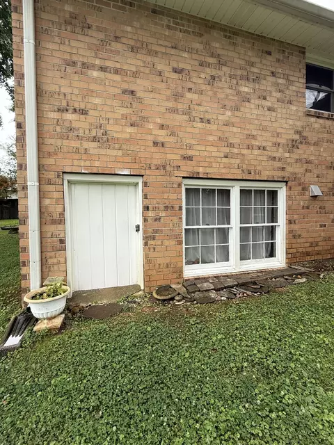 Exterior - 305 E Overhill Dr, Dickson, TN 37055 photo 12 of 18