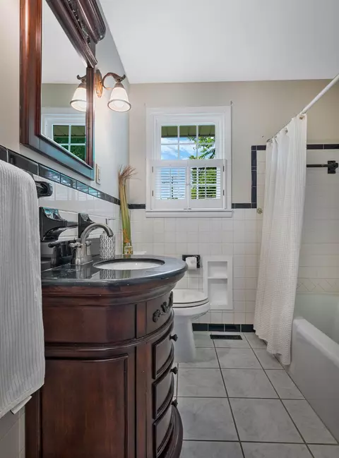 Bath - 305 E Overhill Dr, Dickson, TN 37055 photo 2 of 2