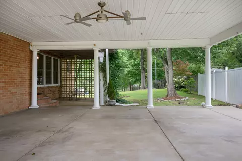 Exterior - 305 E Overhill Dr, Dickson, TN 37055 photo 8 of 18