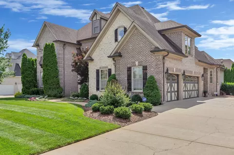 2811 Craythorne Dr, Murfreesboro, TN 37129 photo 2