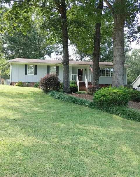 8703 Quail Run Dr, Chattanooga, TN 37421