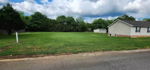 170 Claire St, Benton, TN 37307