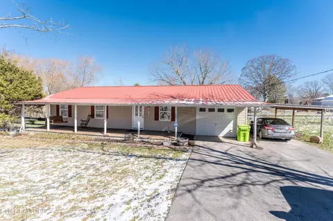 402 Lee Dr, Crossville, TN 38555