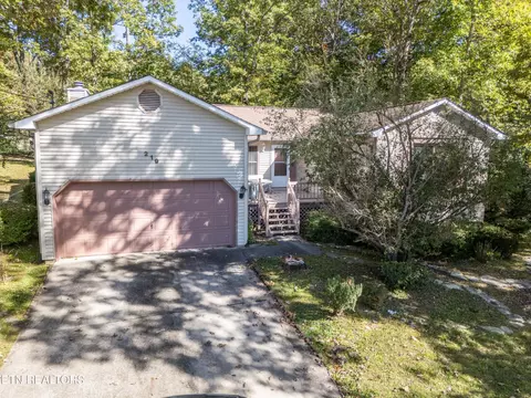 219 Lakewood Dr, Crossville, TN 38558