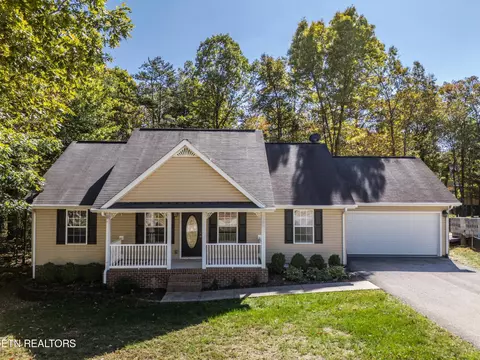 618 Lakeview Dr, Crossville, TN 38558