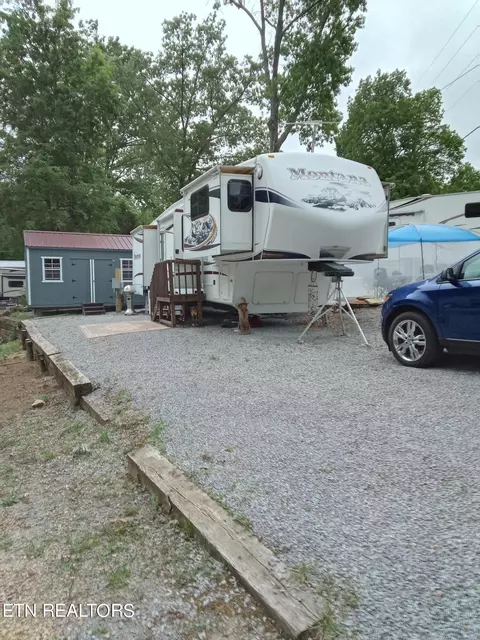9172 Cherokee Tr, Crossville, TN 38572