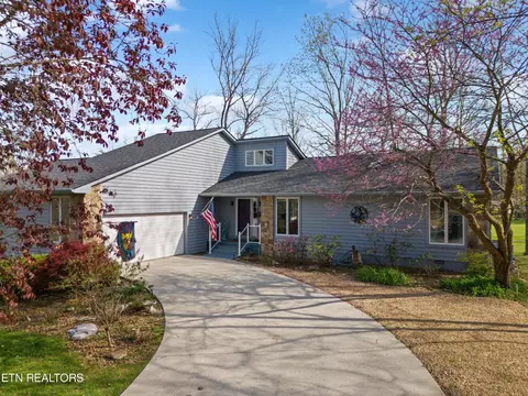 454 Lakeview Dr, Crossville, TN 38558