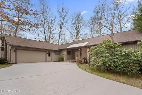 614 River Bend Dr, Crossville, TN 38555