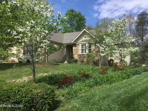 24 Mountain View Ct, Crossville, TN 38558