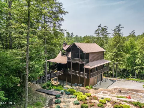 460 Walker Hollow Dr, Monterey, TN 38574
