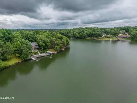 104 Shoreline Dr, Crossville, TN 38555