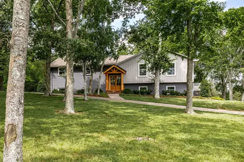 122 Caldwell Dr, Hendersonville, TN 37075