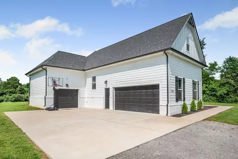 Exterior - 3321 E Main St, Murfreesboro, TN 37127 photo 9 of 12