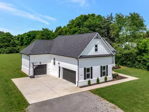 Exterior - 3321 E Main St, Murfreesboro, TN 37127 photo 2 of 12