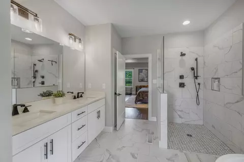 Bath - 3321 E Main St, Murfreesboro, TN 37127 photo 4 of 6