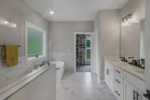 Bath - 3321 E Main St, Murfreesboro, TN 37127 photo 3 of 6