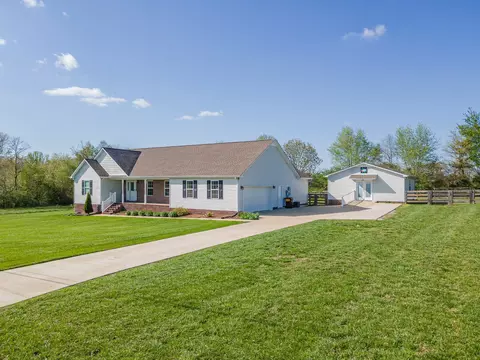 369 Springwater Dr, Summertown, TN 38483