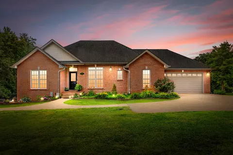 2086 Memorial Dr # B, Clarksville, TN 37043