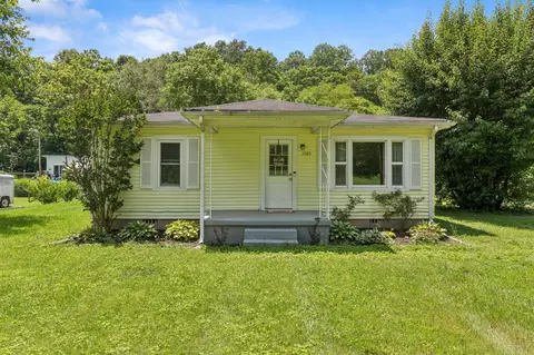 3585 Old Highway 31 E, Westmoreland, TN 37186