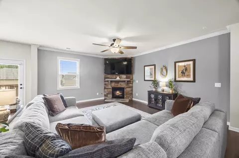 Living - 6009 Aaron Dr, Spring Hill, TN 37174 photo 2 of 3