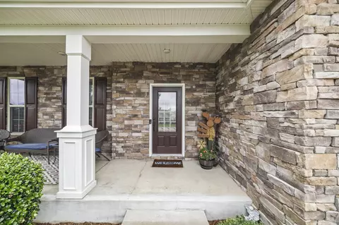 Exterior - 6009 Aaron Dr, Spring Hill, TN 37174 photo 6 of 11