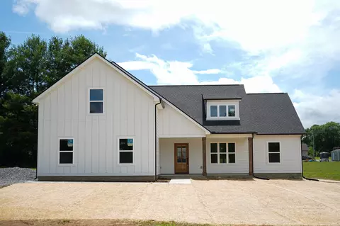 825 College St # A, Portland, TN 37148