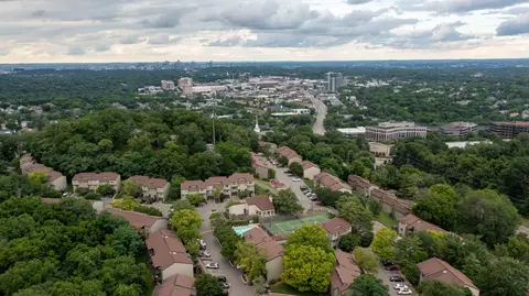 240 Summit Ridge Dr, Nashville, TN 37215