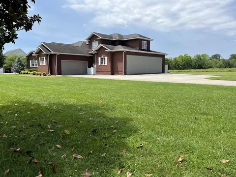 109 Chandelle Dr, Tullahoma, TN 37388