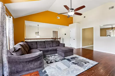 625 Hidden Valley Dr, Clarksville, TN 37040