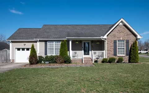 1006 Glennie Lee Dr, Greenbrier, TN 37073