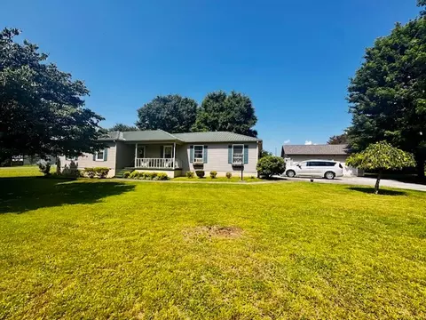 570 Gaines Cir, Estill Springs, TN 37330
