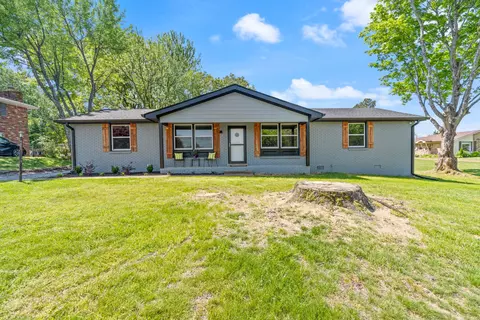 100 Eleazer Dr, Dickson, TN 37055 photo 2