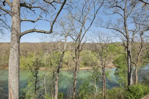115 Cragfont Rd, Castalian Springs, TN 37031