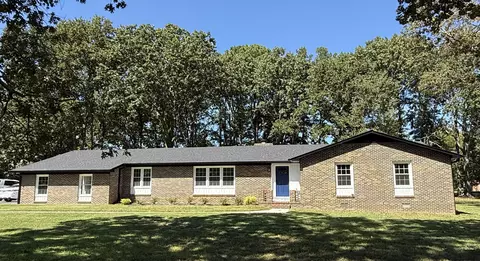 305 Twelve Oaks Rd, Tullahoma, TN 37388