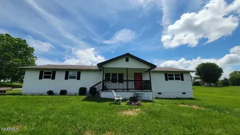 952 Maple Hill Rd, Loudon, TN 37774