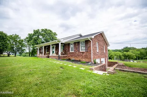 1249 Big Bend Rd, Strawberry Plains, TN 37871