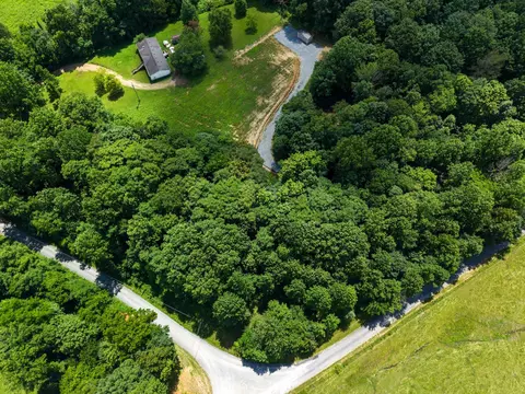1360 Shrum Cemetery Rd, Westmoreland, TN 37186