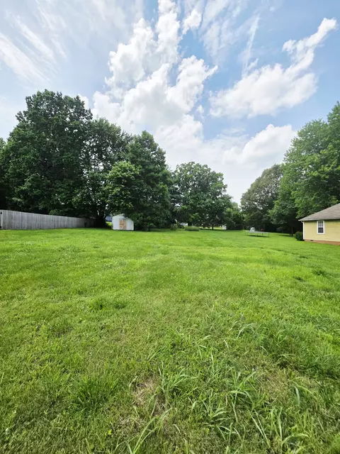 368 Buttonwood Dr, Jackson, TN 38305