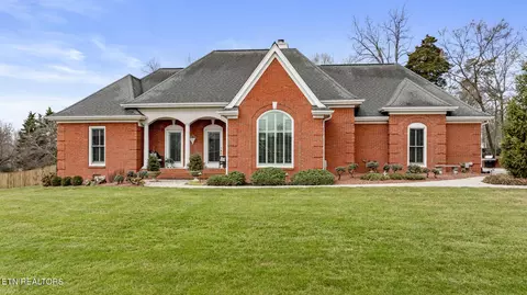 875 Hirst Cir, Lenoir City, TN 37772