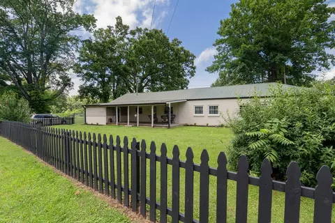 1335 Highway 47 E, Dickson, TN 37055