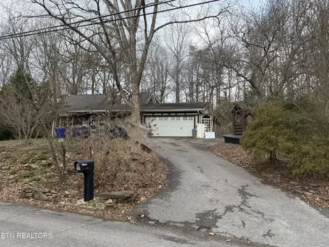 103 Baltimore Dr, Oak Ridge, TN 37830