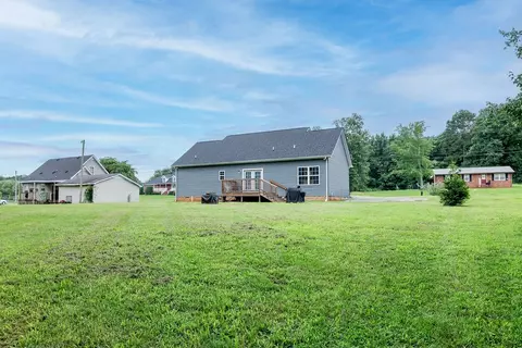 Exterior - 582 Hennessee Ave, Morrison, TN 37357 photo 7 of 8