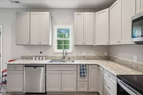 Kitchen - 582 Hennessee Ave, Morrison, TN 37357 photo 3 of 4