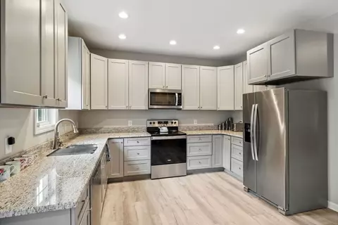 Kitchen - 582 Hennessee Ave, Morrison, TN 37357 photo 2 of 4